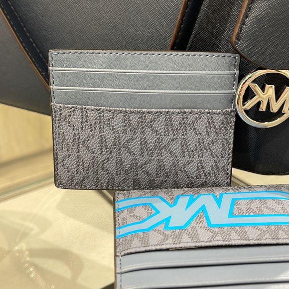 Michael Kors Cooper Graphic Logo Tall Card Case Denim Multi 36S3LCOD2B
NWT - Picture 14 of 16